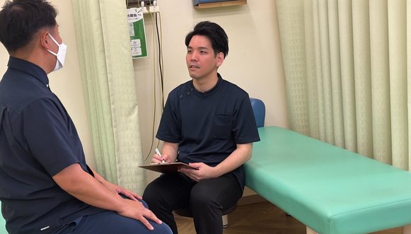 問診でお悩みを伺う様子